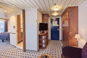 Hurtigruten MS Finnmarken Expedition Suite Grand Upper Deck.jpg